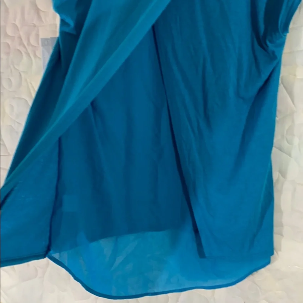 LIZ CLAIBORNE. NWT Women's top. Size S.